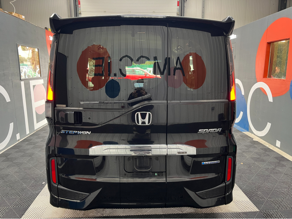 2018 Honda Stepwagon - image 3