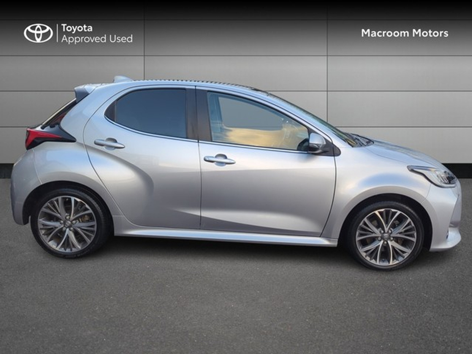 2023 Toyota Yaris FRESH SELECTION OF TRADE-INS YARIS 1.5 HYBRID PLATINUM