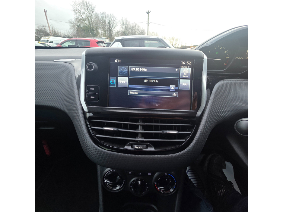 2017 Peugeot 208 1.2 PureTech 68bhp Access 3 dr €9,950