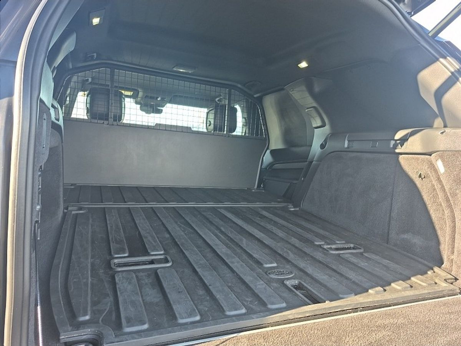 2024 Land Rover Discovery - image 11