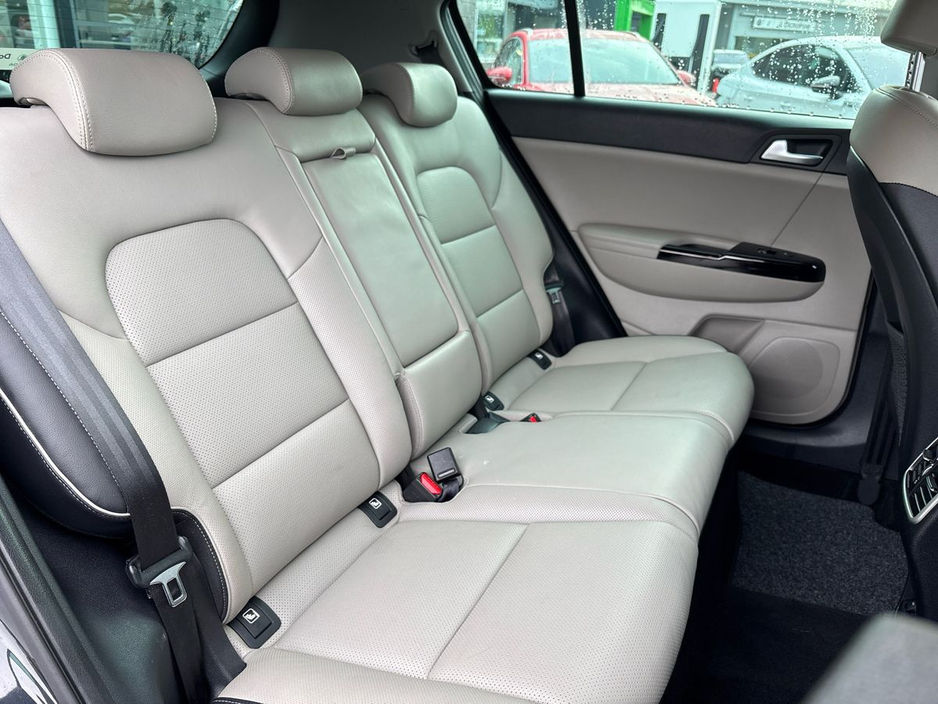 2021 Kia Sportage - image 10