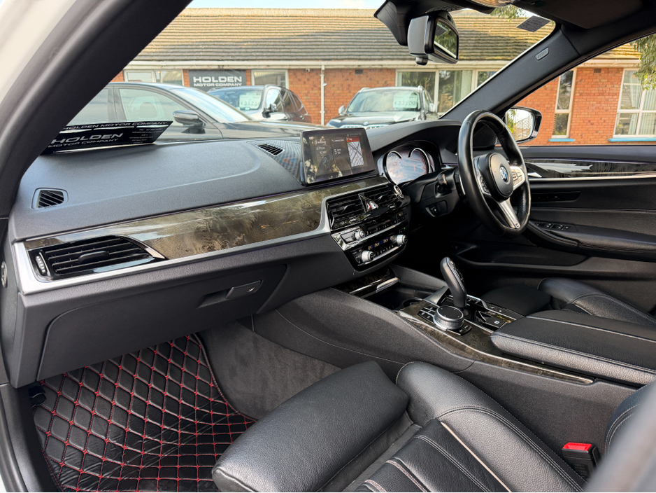 2018 BMW 5 Series - image 29