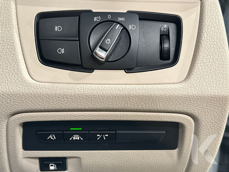 2016 BMW 3 Series - image 26