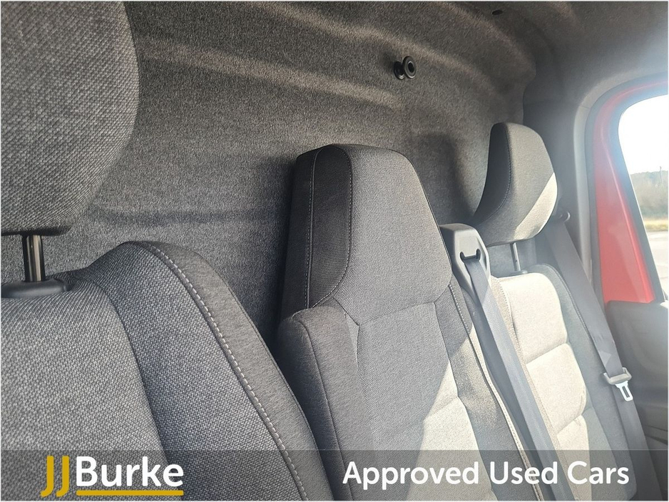 2026 Renault Master - image 21