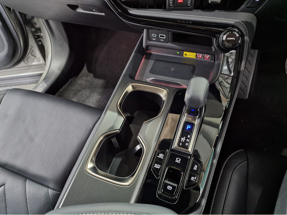 2024 Lexus NX 450 h+ 2.5 PREMIUM PLUS PACK (PLUG IN HYBRID) AUTOMATIC **ONE OWNER / TOP SPEC / ADAPTIVE CRUISE CONTROL / BLIND SPOT ASSIST / HEATED & COOLING SEATS / SAT NAV / 360 DEGREE CAMERA / WIRELESS PHONE CHARGING** €60,900