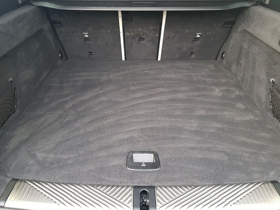 2025 BMW 5 Series - image 11