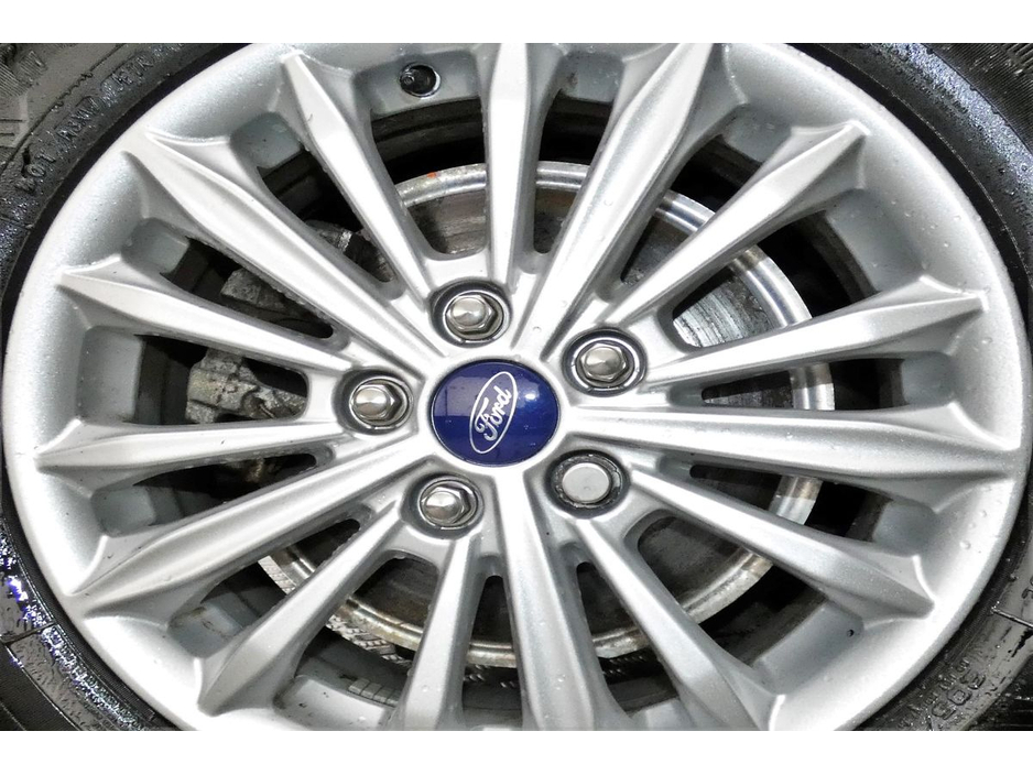 2020 Ford Focus - image 15