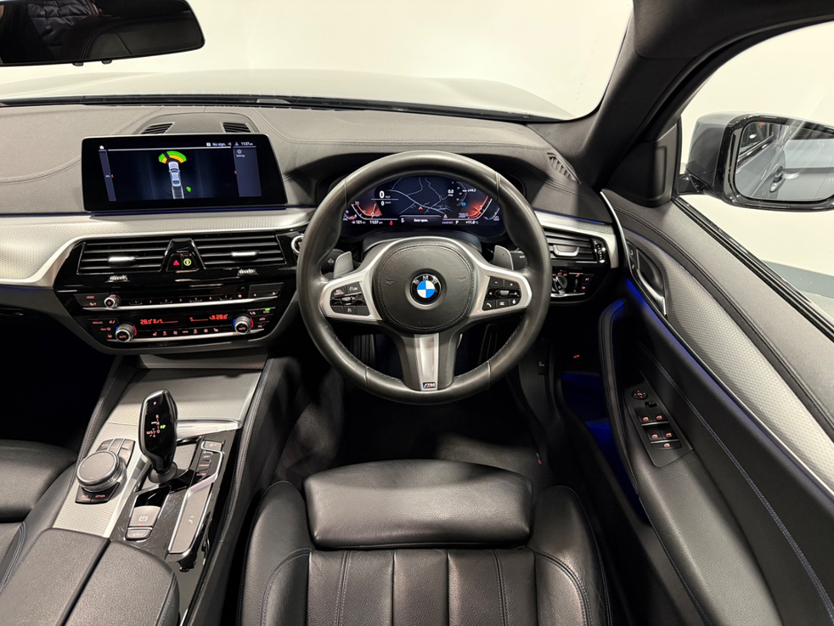 2020 BMW 5 Series - image 11