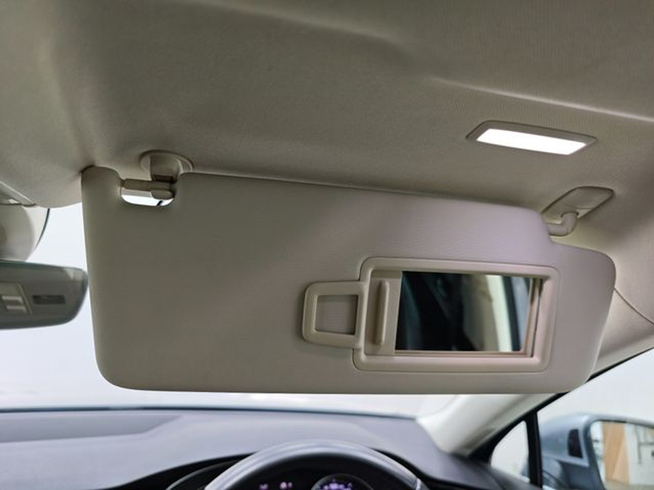 2018 Volkswagen Passat - image 34