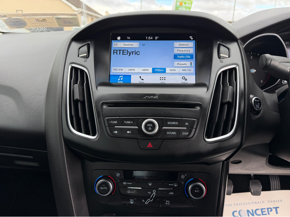 2017 Ford Focus - image 15