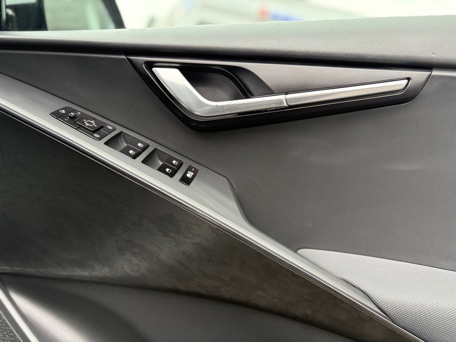 2023 Kia Niro - image 8