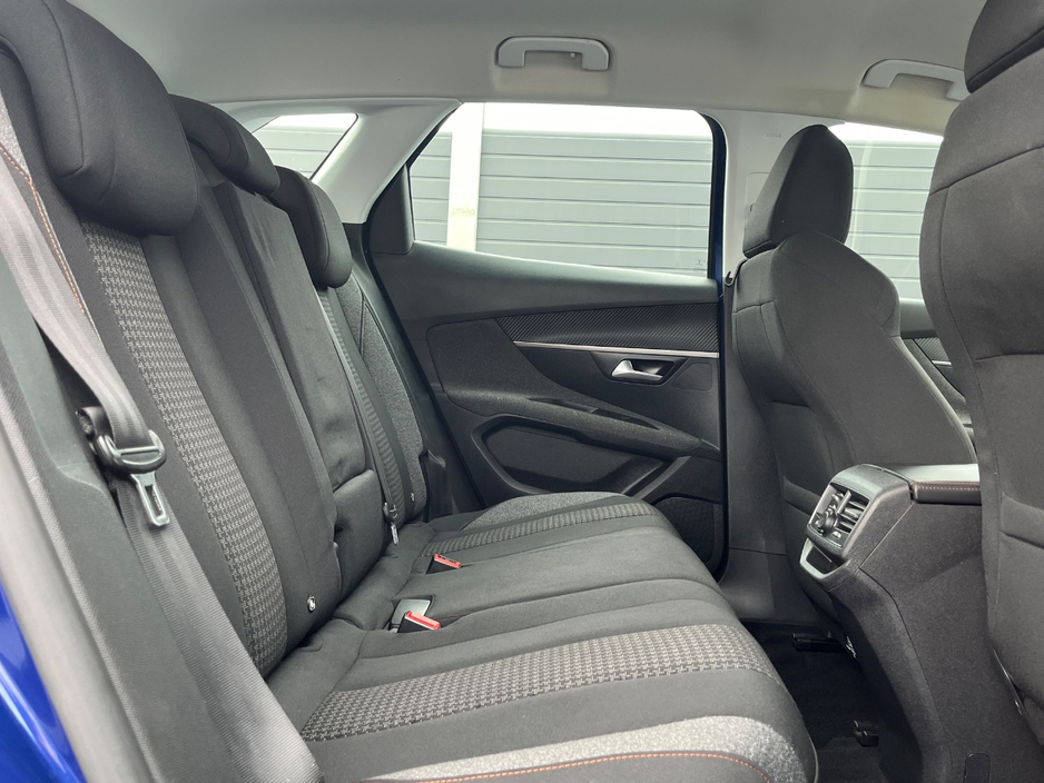 2018 Peugeot 3008 - image 14