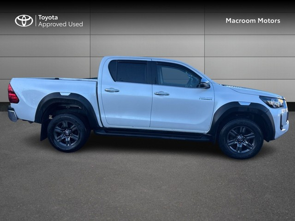 2025 Toyota Hilux FRESH SELECTION OF TRADE-INS HILUX 2.8 SR5 DOUBLE CAB €47,000