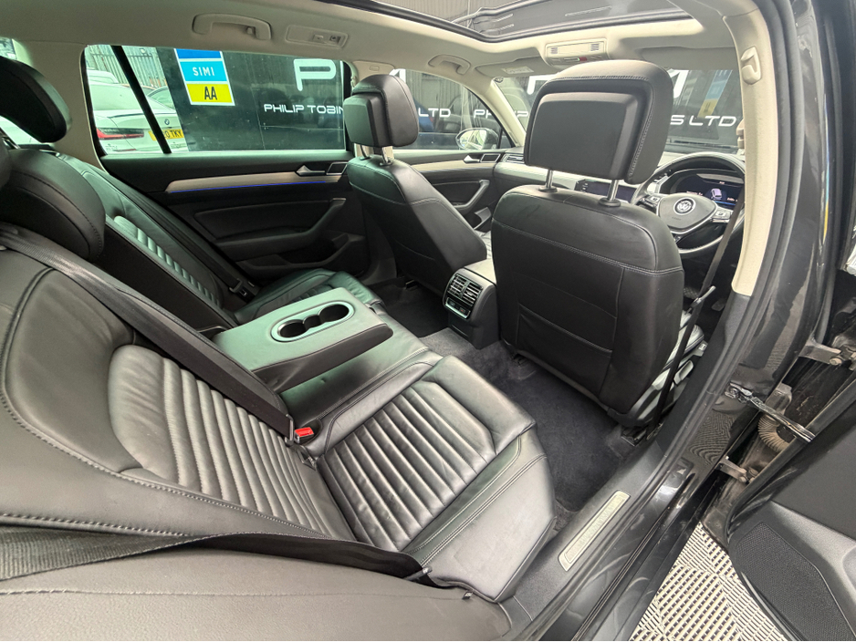 2018 Volkswagen Passat - image 12