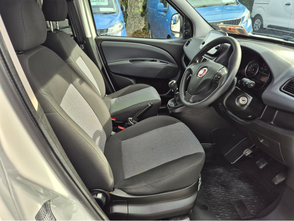 2021 Fiat Doblo - image 4