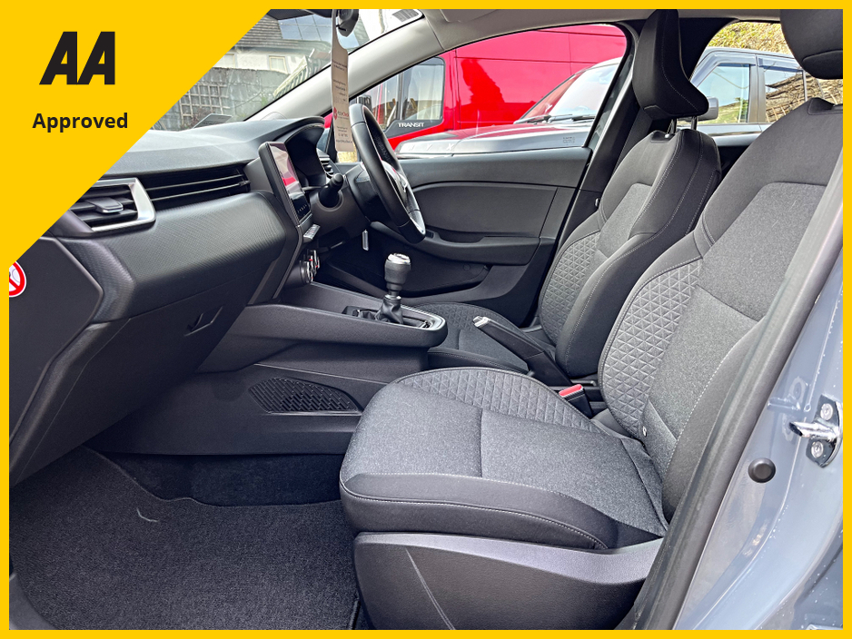 2022 Renault Clio - image 18