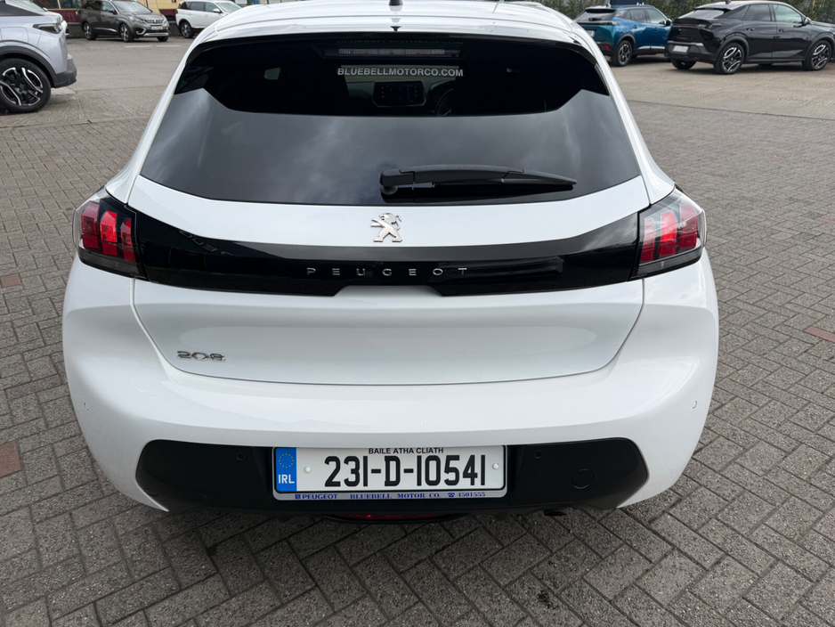 2023 Peugeot 208 - image 5