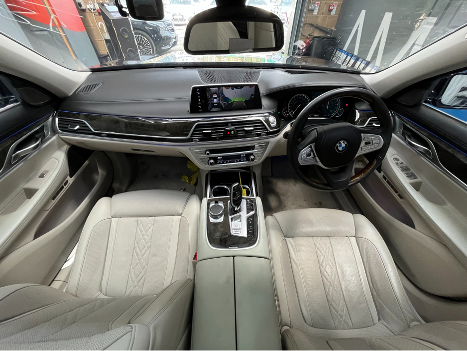 2018 BMW 7 Series - image 21