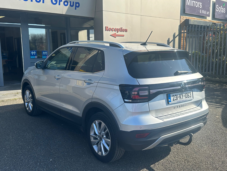 2023 Volkswagen T-Cross - image 2