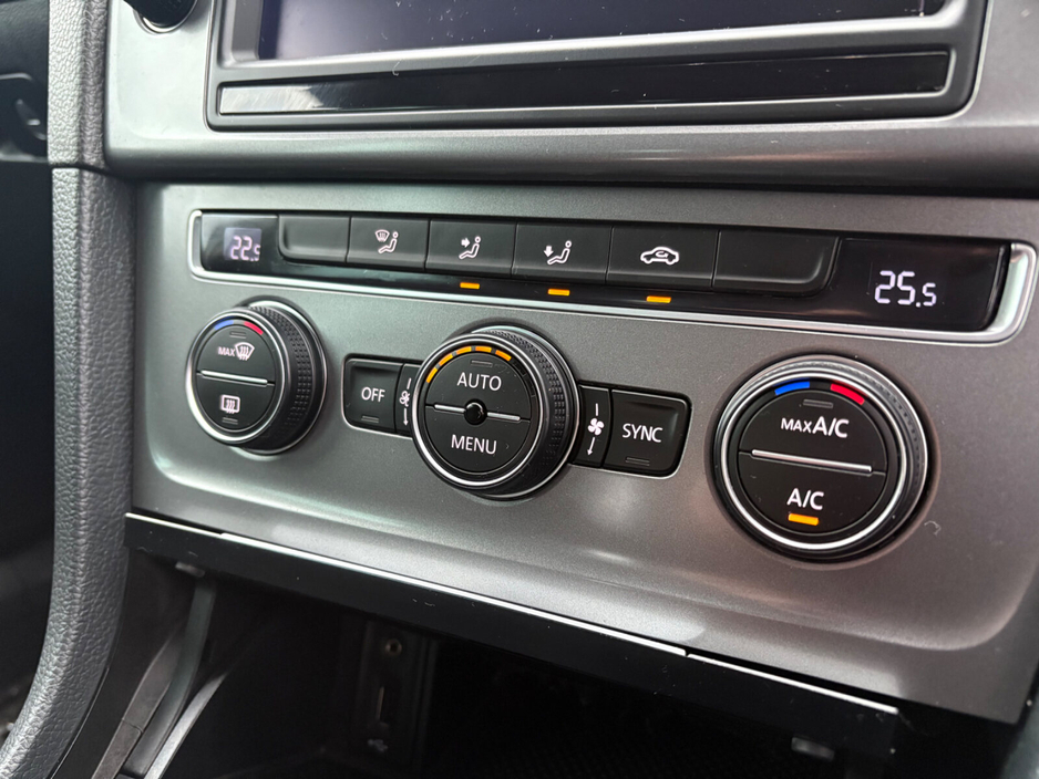 2015 Volkswagen Golf  €13,490