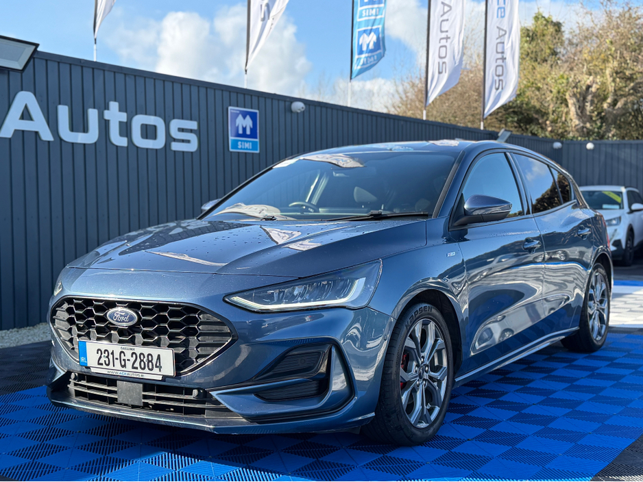 2023 Ford Focus - image 2