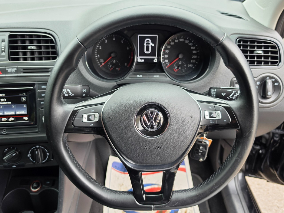 2016 Volkswagen Polo - image 12
