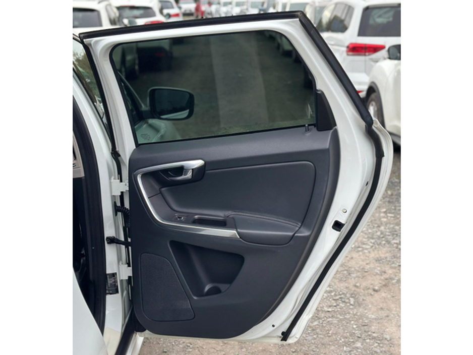 2016 Volvo XC60 - image 11