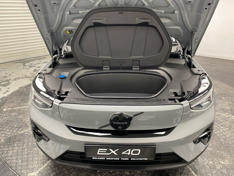 2026 Volvo EX40 - image 9