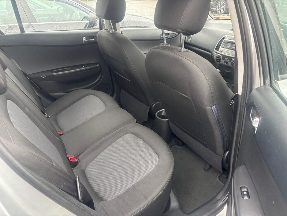 2013 Hyundai i20 - image 5