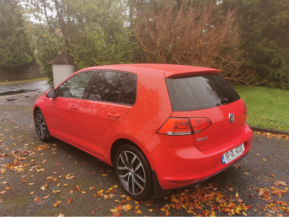 2015 Volkswagen Golf - image 9