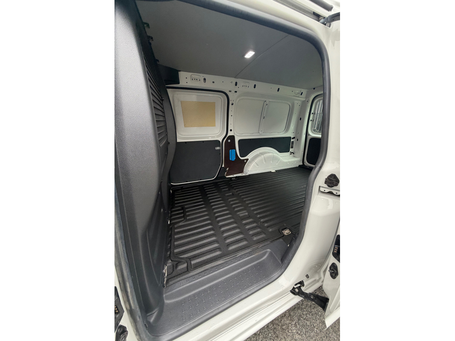 2019 Volkswagen Caddy - image 10