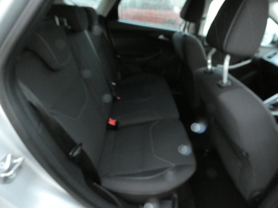2015 Ford Focus - image 10