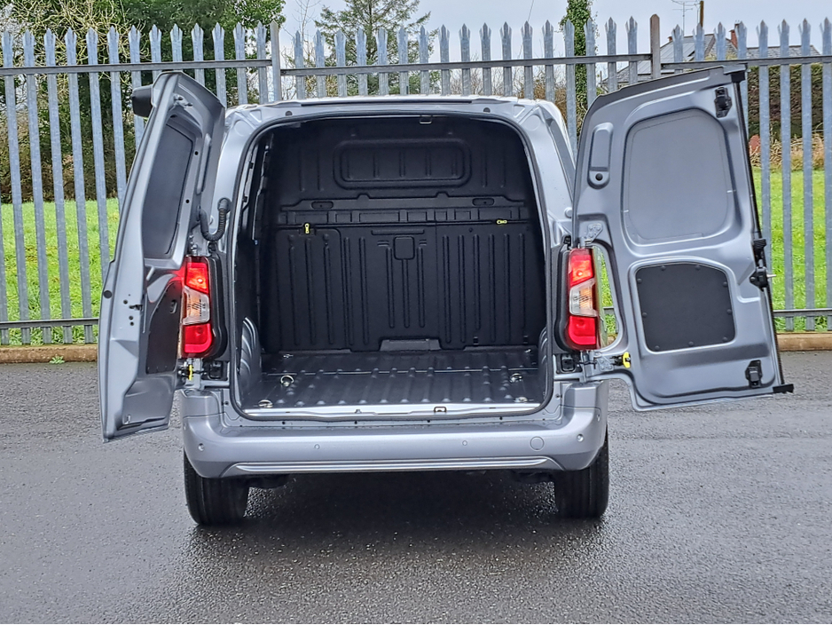 2026 Opel Combo SPORTIVE L1H1 1.5TD 130BHP **8 SPEED AUTOMATIC**TOP SPEC** €25,163