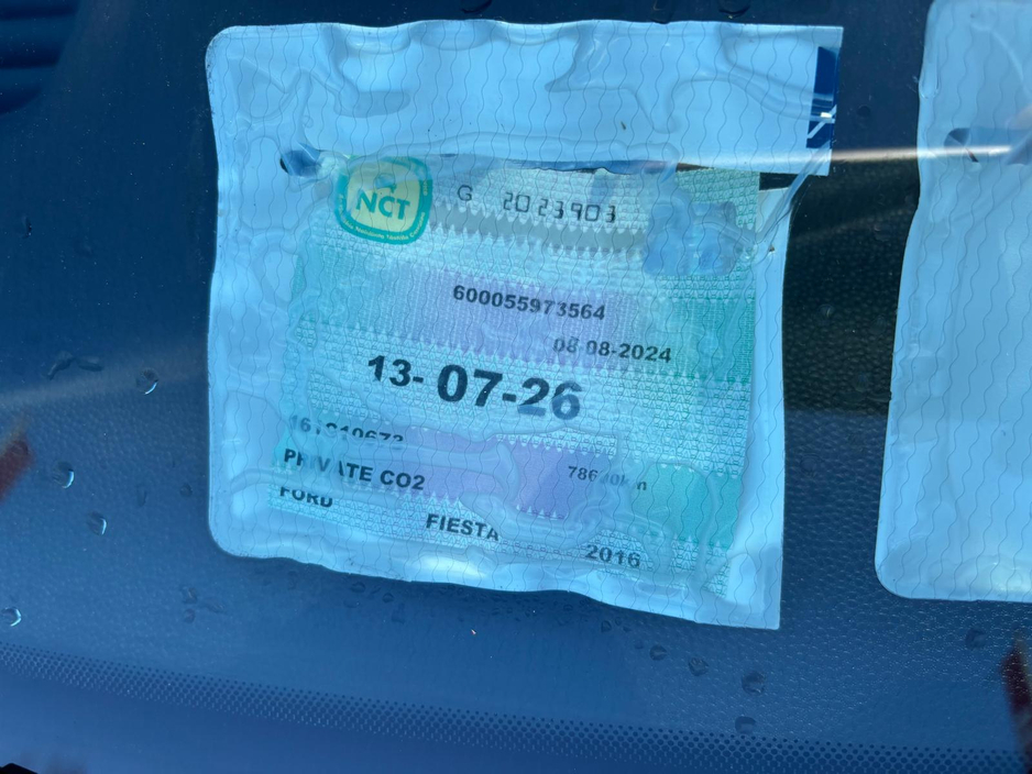 2016 Ford Fiesta - image 3