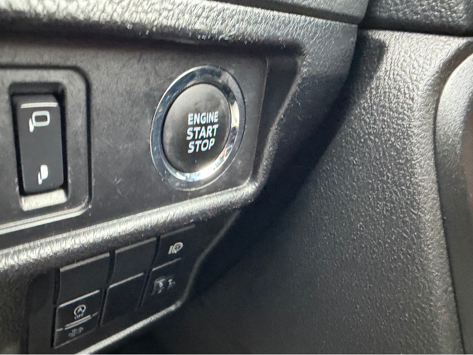 2021 Toyota Landcruiser - image 25