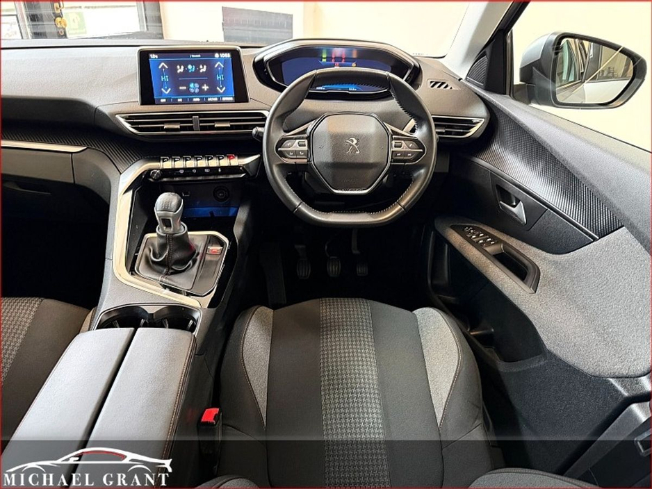 2020 Peugeot 3008 - image 12