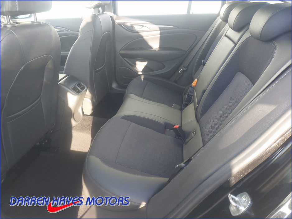 2021 Opel Insignia - image 11