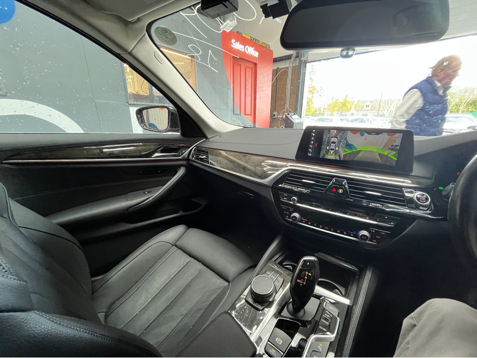 2018 BMW 5 Series - image 21