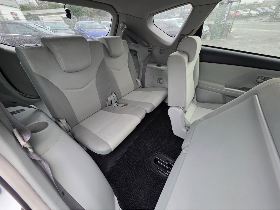 2013 Toyota Prius Alpha (7 Seater) - SELF CHARGING HYBRID -ALLOYS - REVERSE CAMERA - SIMI DEALER - LOW ROAD TAX BAND €13,450