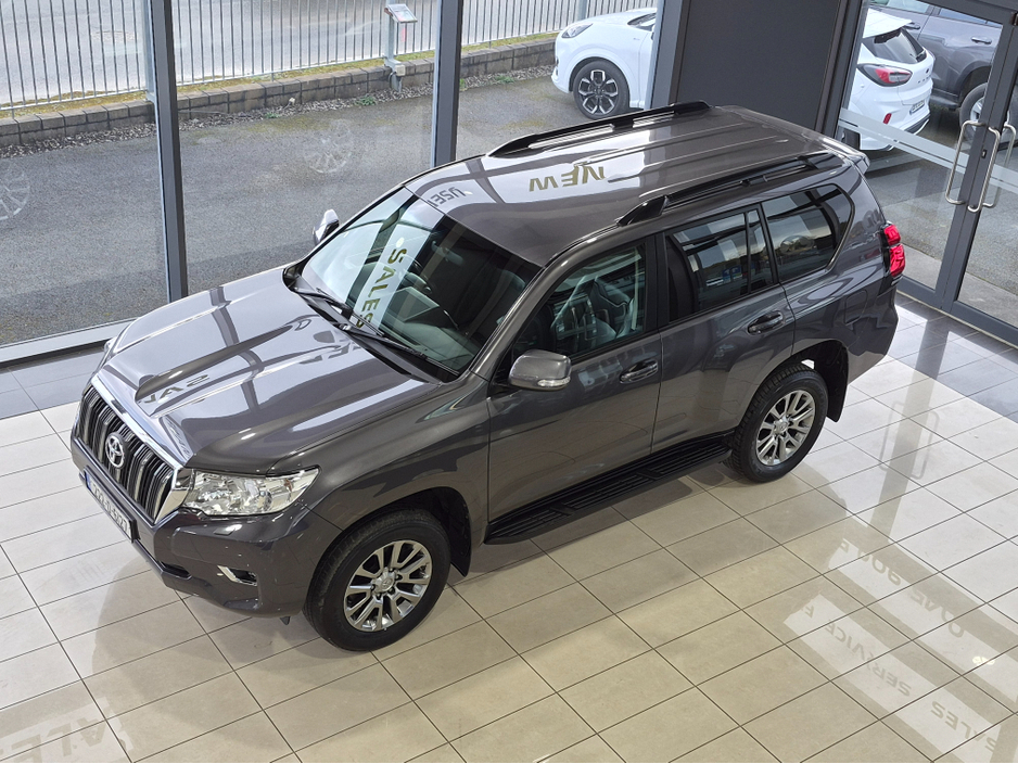 2022 Toyota Landcruiser - image 13