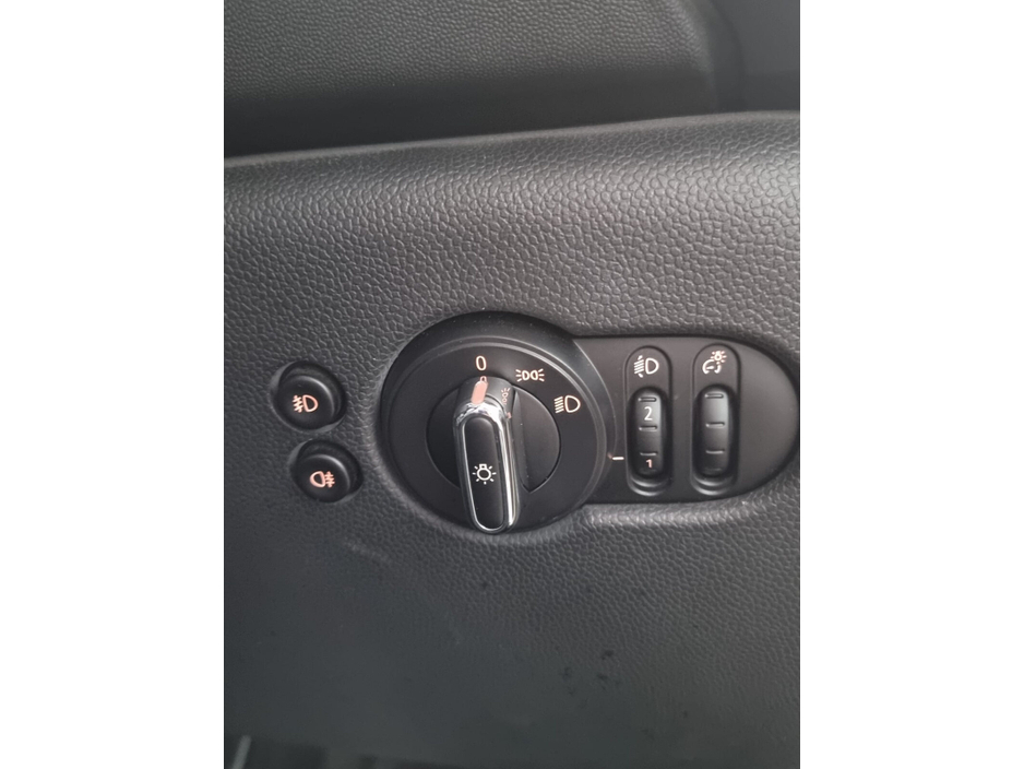 2014 MINI Hatch - image 18