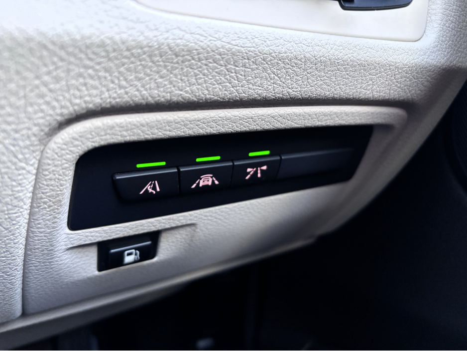 2016 BMW 3 Series 330e LUXURY SALOON €19,950