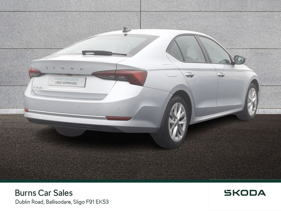 2021 Skoda Octavia - image 3