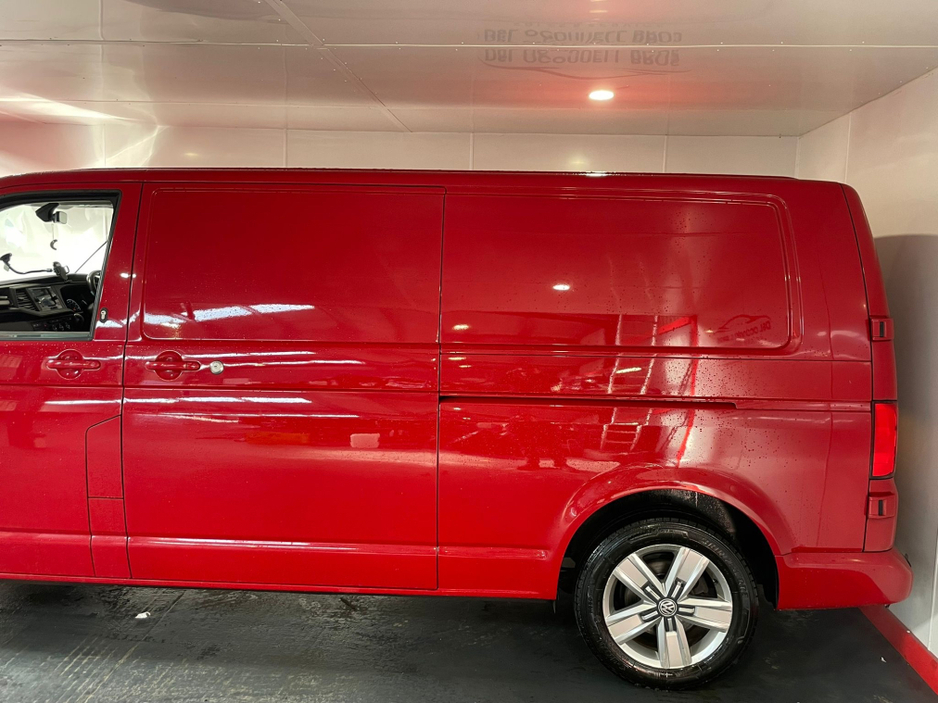 2020 Volkswagen Transporter - image 15