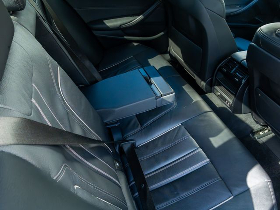 2022 BMW 5 Series - image 11