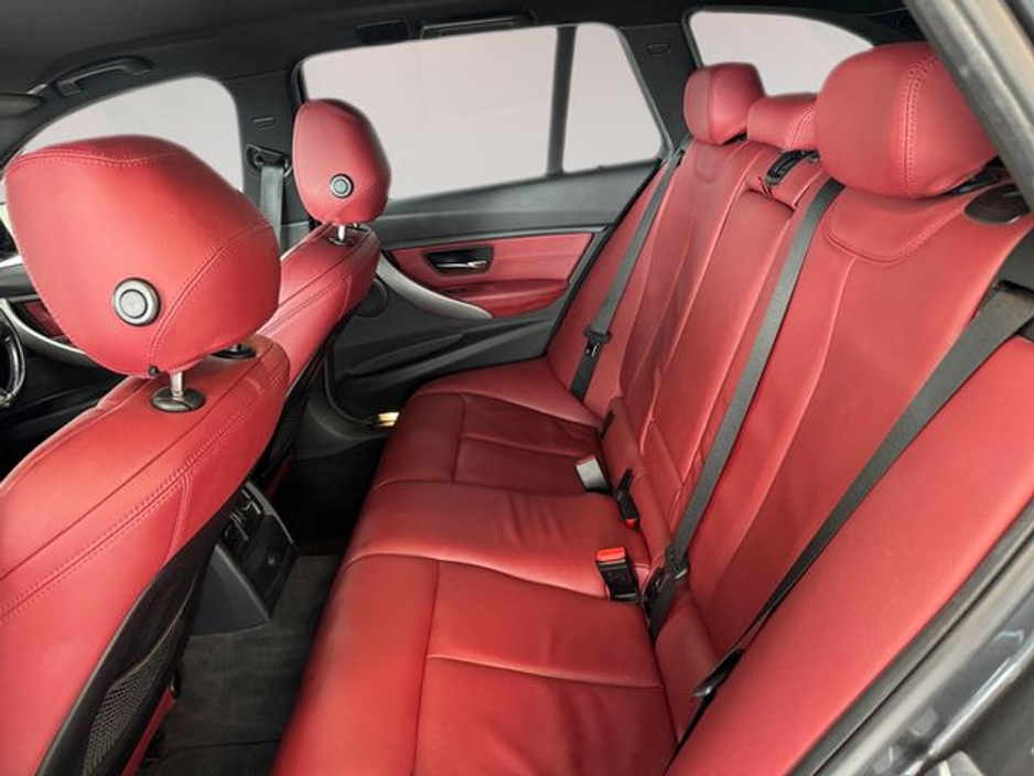 2015 BMW 3 Series - image 16