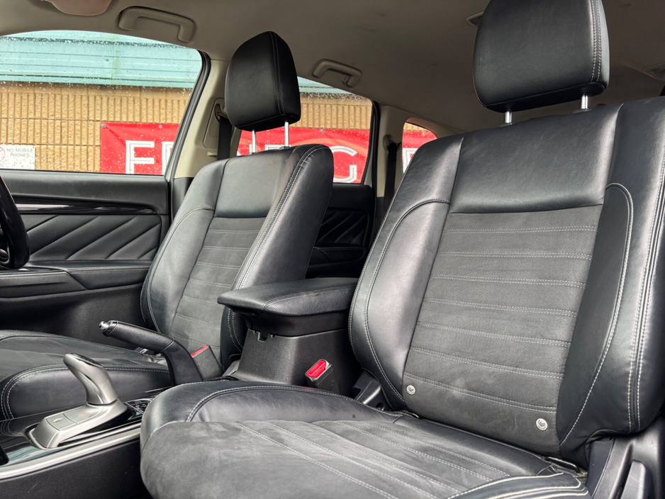 2015 Mitsubishi Outlander PHEV Intense+ €10,950