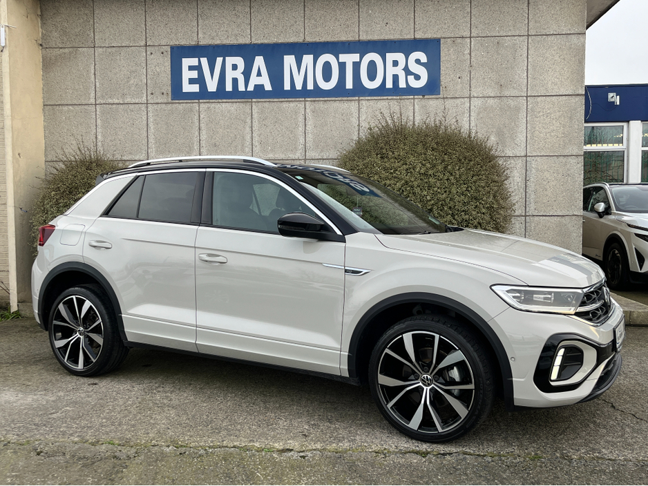 2023 Volkswagen T-Roc - image 3