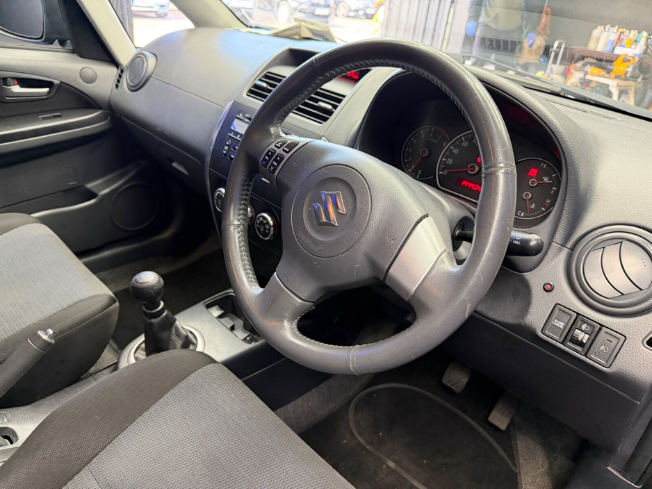 2010 Suzuki SX4 - image 16