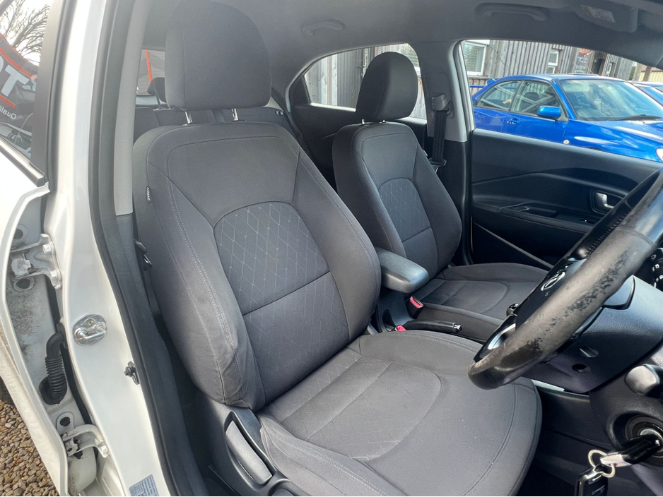 2015 Kia Rio - image 9